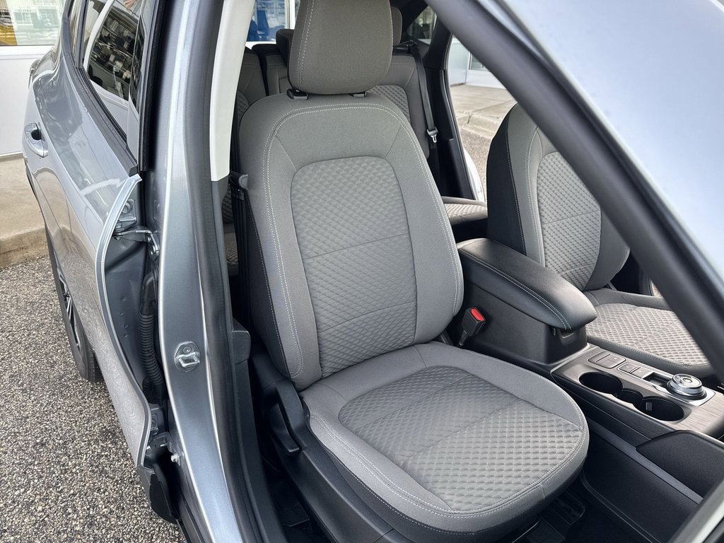 Used 2022 Ford Escape SE w/ SE Sport Appearance Package image 22