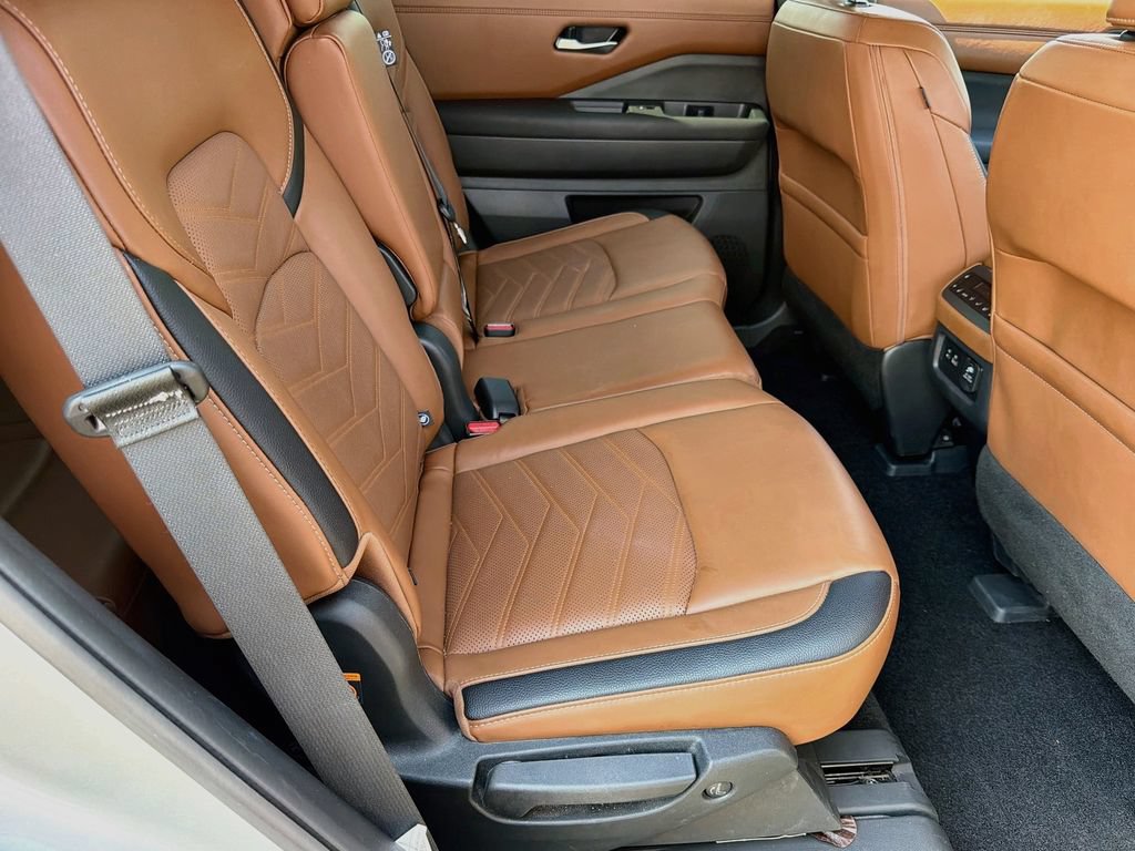 Used 2025 Nissan Pathfinder Platinum w/ Cargo Package AWD/4WD image 36