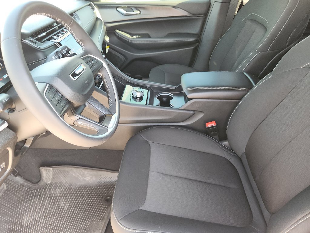 Used 2025 Jeep Grand Cherokee L Laredo RWD image 15
