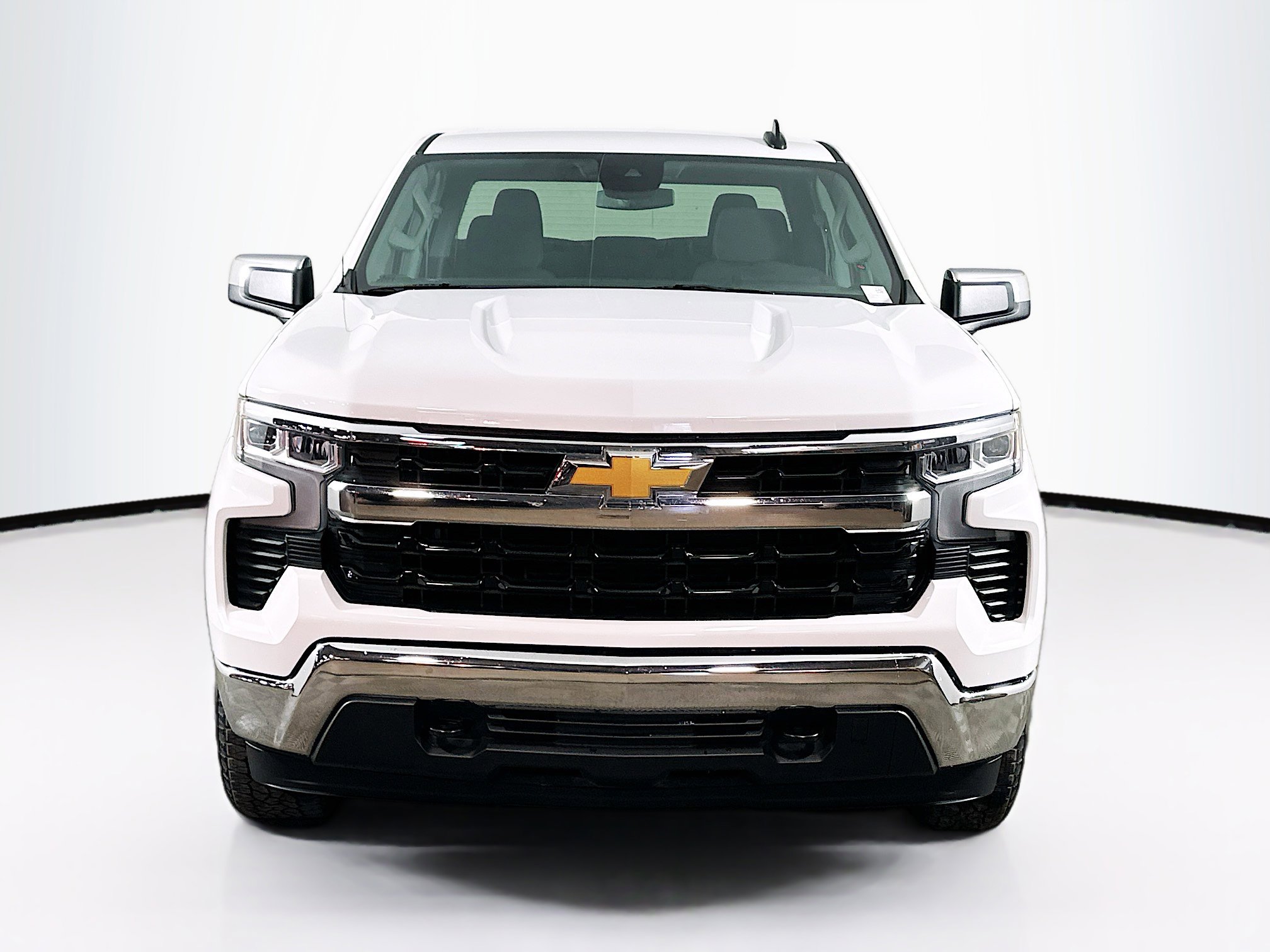 Used 2024 Chevrolet Silverado 1500 LT image 2