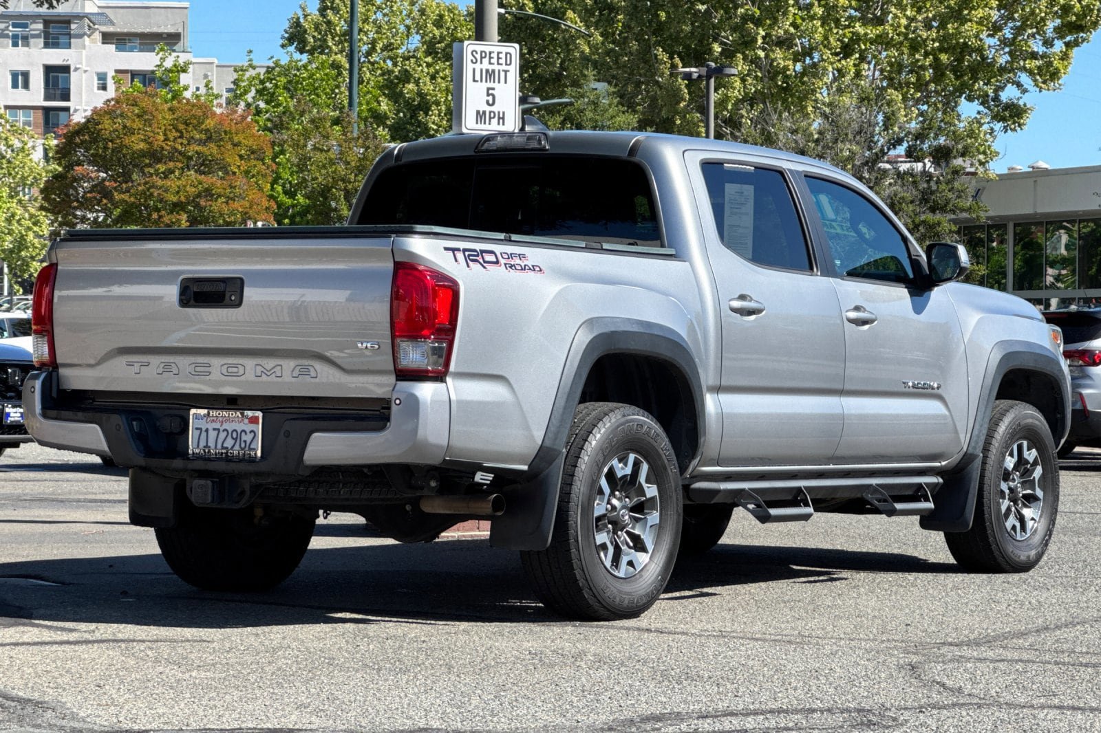 Used 2017 Toyota Tacoma TRD Off-Road RWD image 4
