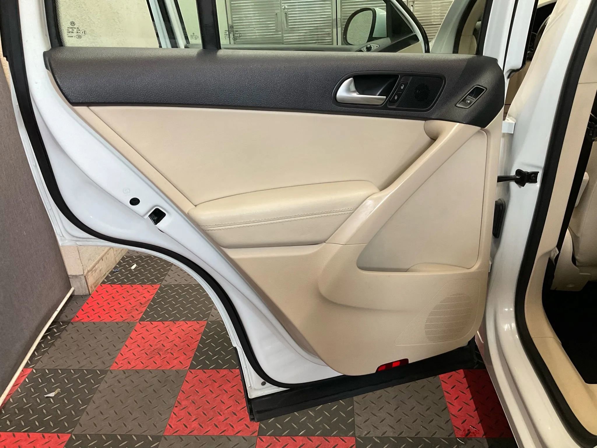 Used 2016 Volkswagen Tiguan S FWD image 7