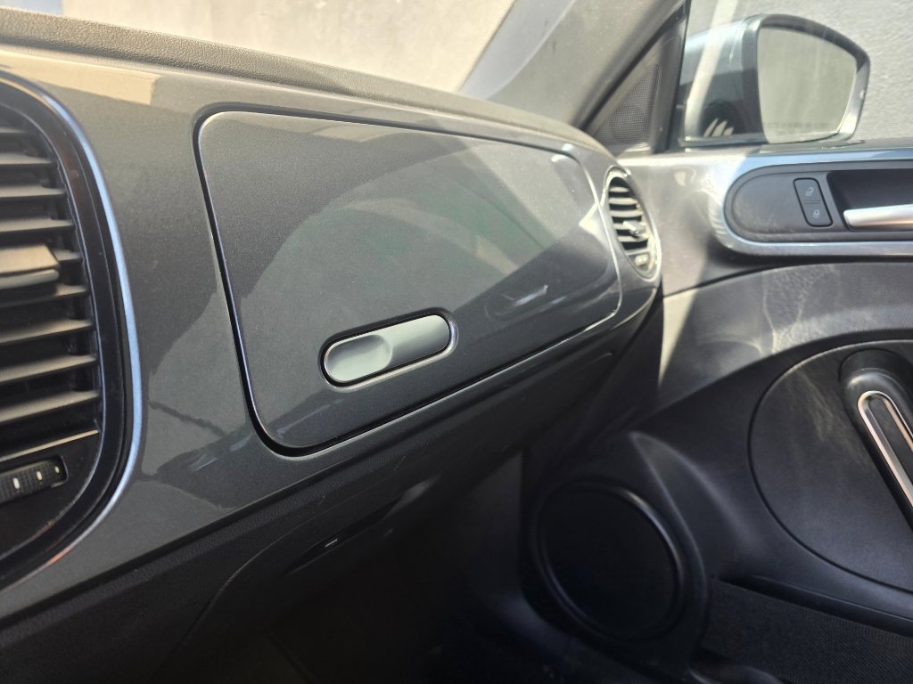 Used 2017 Volkswagen Beetle 1.8T Classic image 18