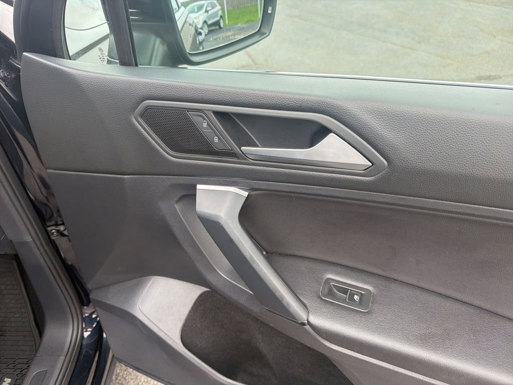 Used 2019 Volkswagen Tiguan SE w/ Panoramic Sunroof Package FWD image 34