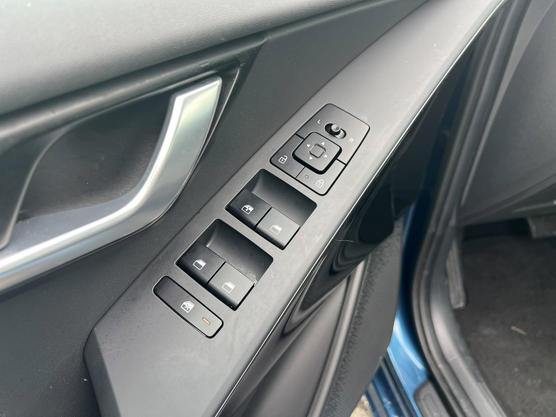 Used 2024 Kia Niro EX w/ EX Cold Weather Package image 13