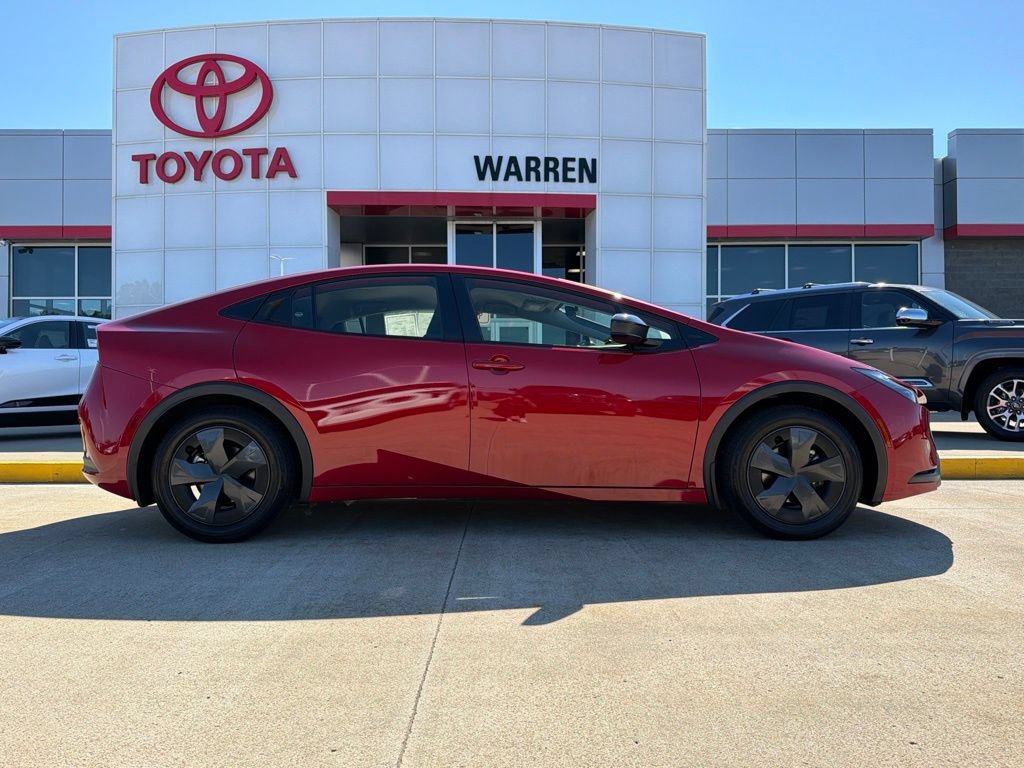 Used 2024 Toyota Prius LE FWD image 3