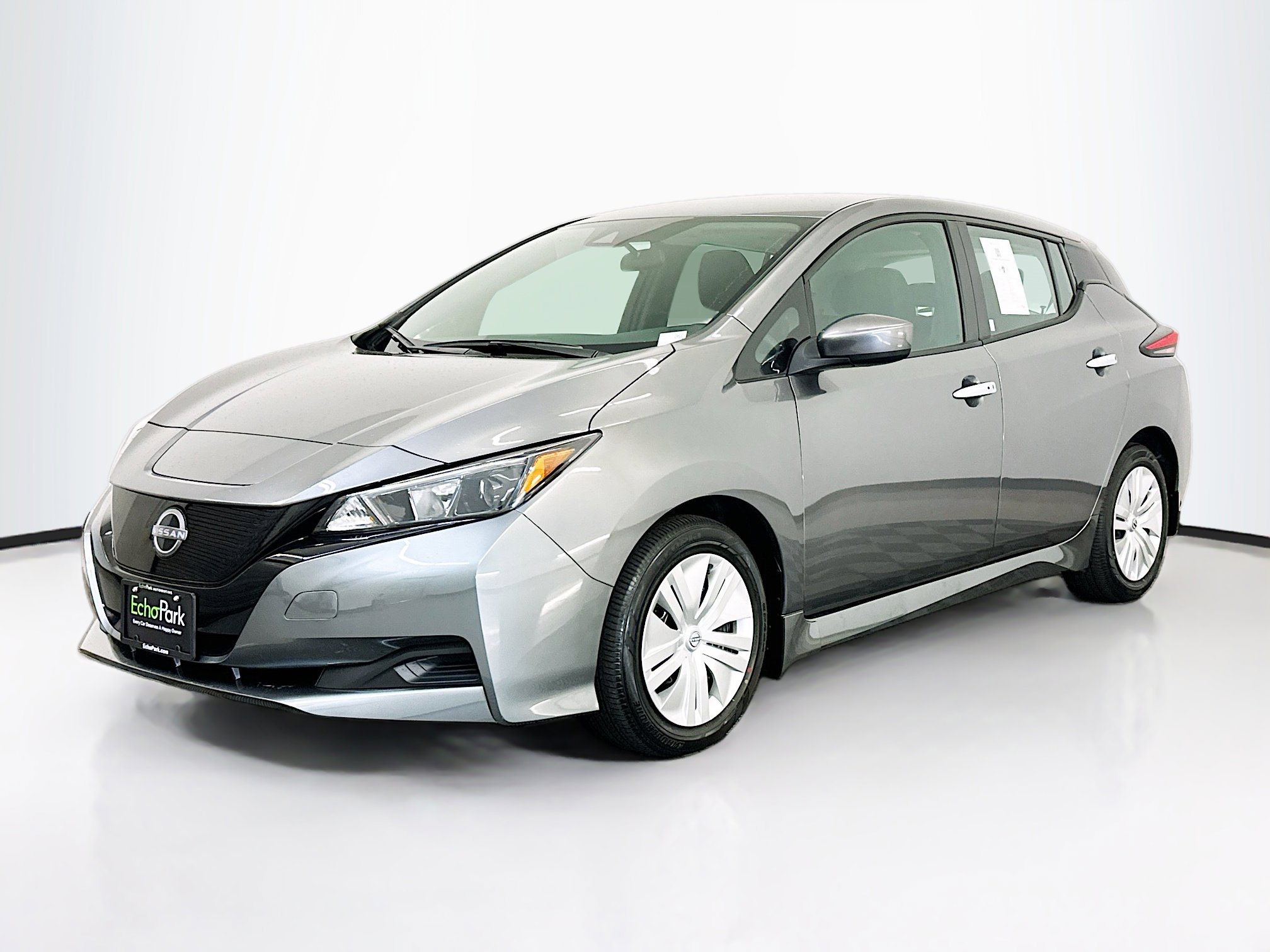 Used 2024 Nissan Leaf S image 3