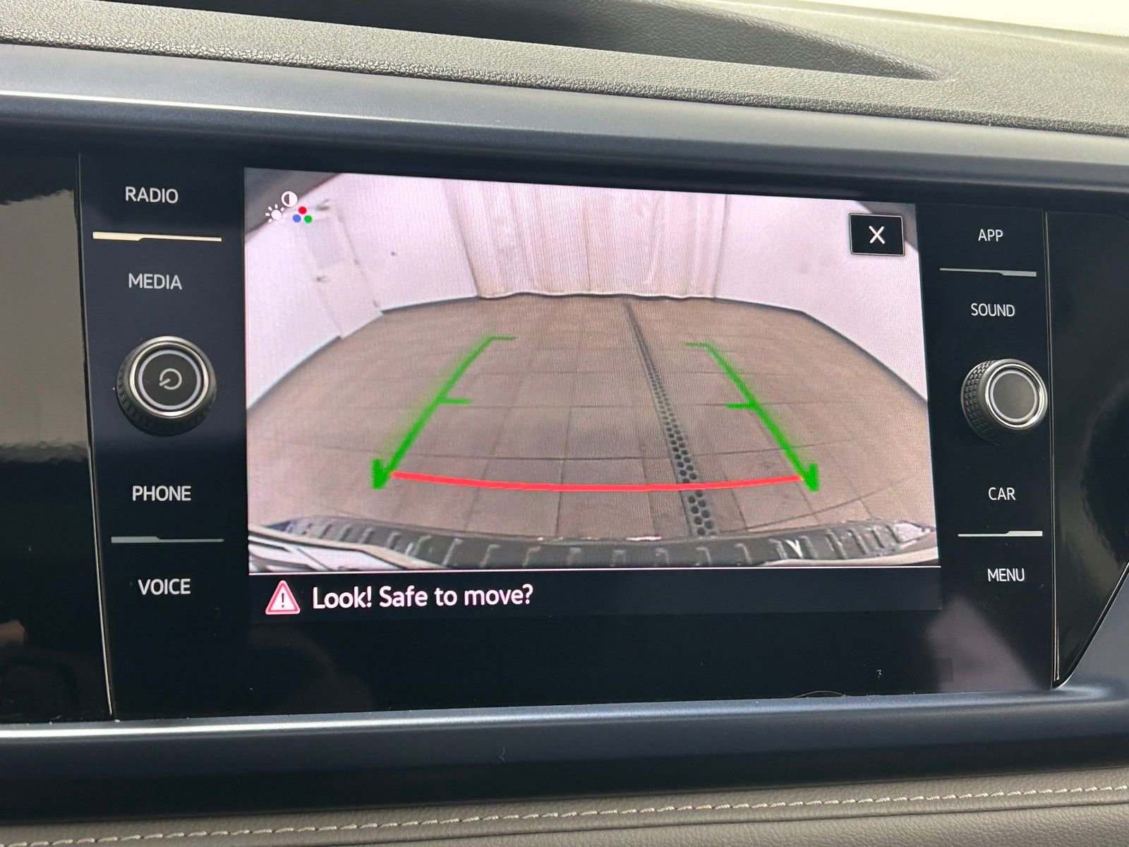 Used 2024 Volkswagen Taos SE w/ Panoramic Sunroof Package image 17