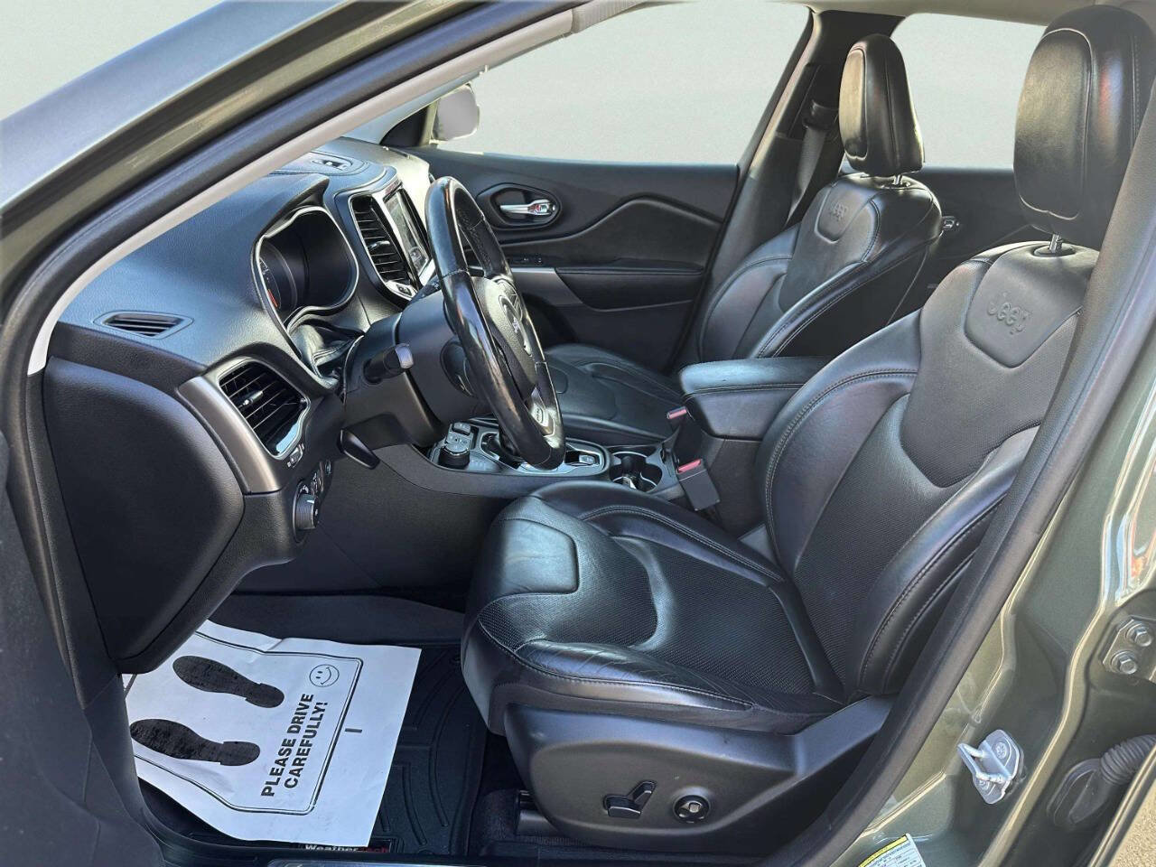 Used 2019 Jeep Cherokee Limited image 10