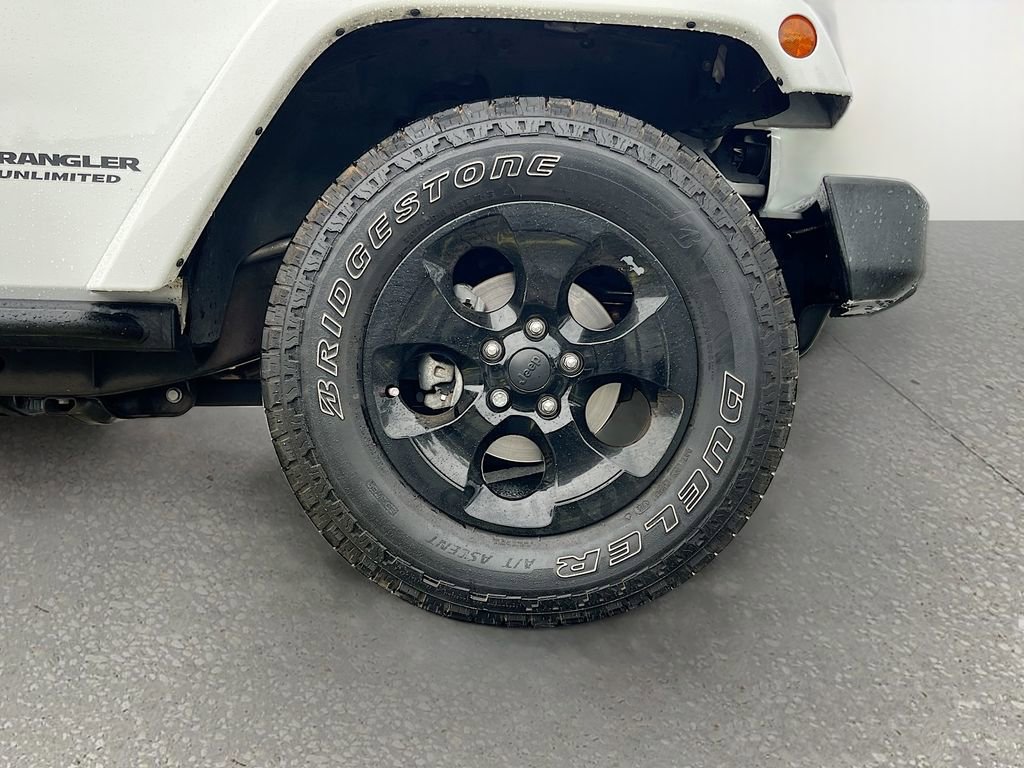 Used 2015 Jeep Wrangler Unlimited Sahara image 26