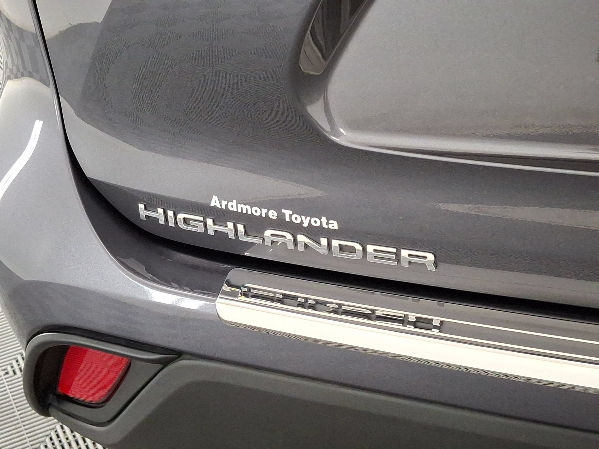 Used 2023 Toyota Highlander XLE AWD/4WD image 24