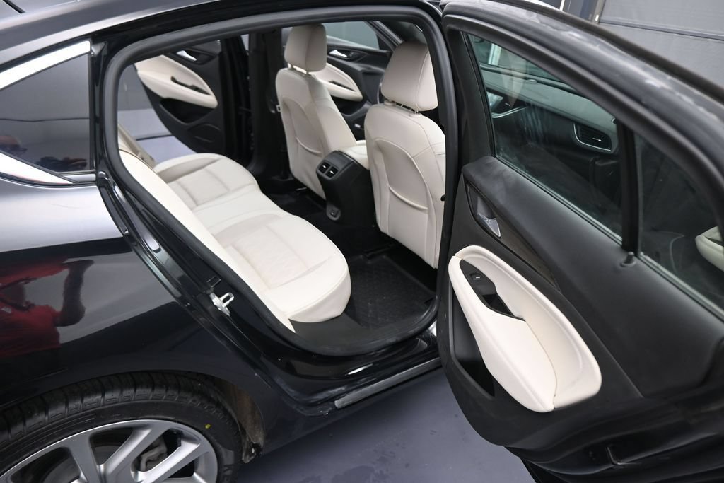Used 2019 Buick Regal Avenir w/ Driver Confidence Package II FWD image 41