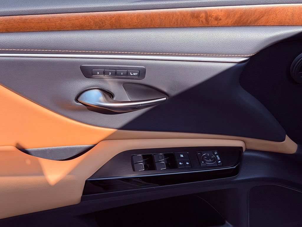 Certified 2023 Lexus ES 350 w/ Premium Package FWD image 17