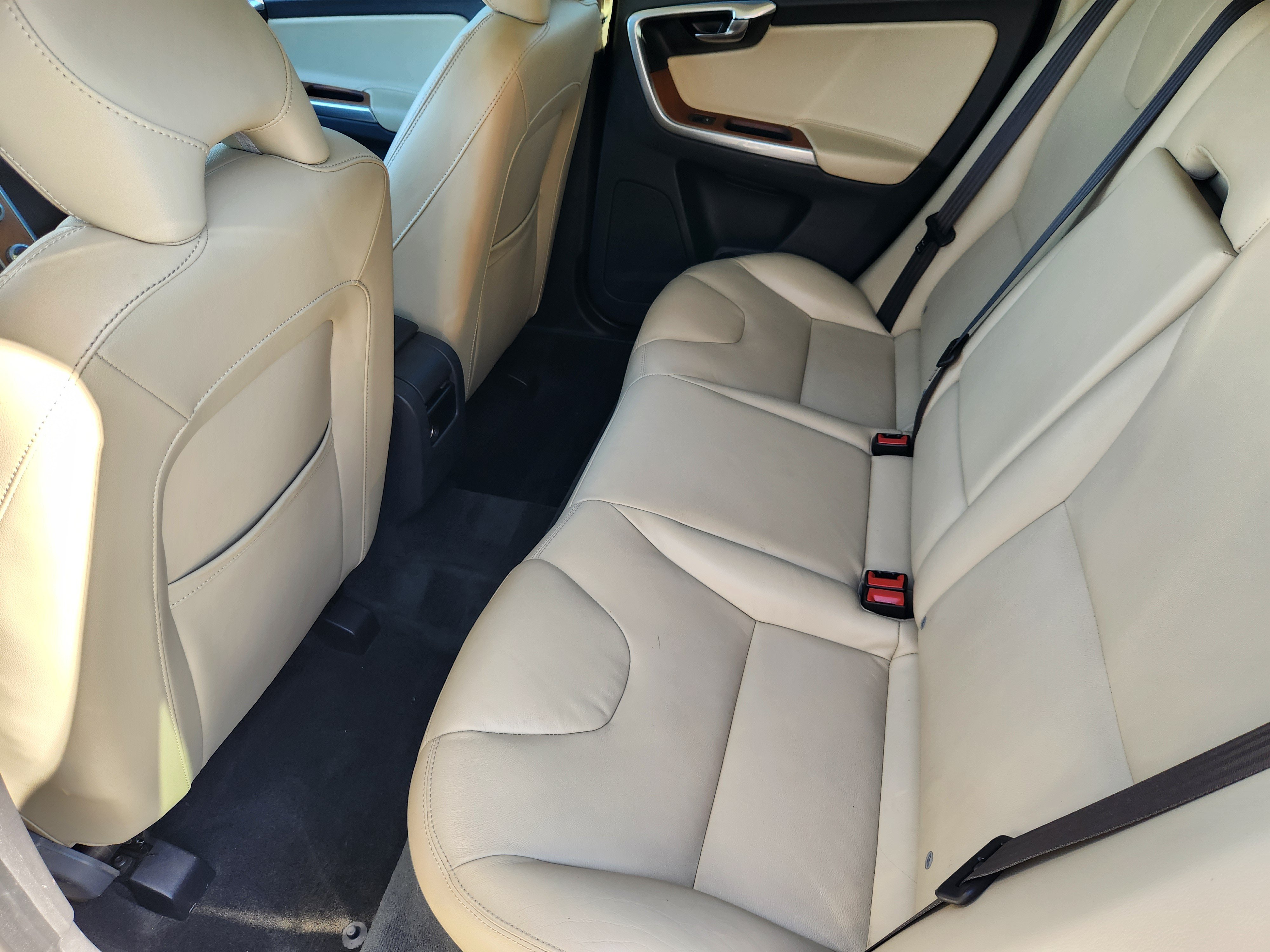 Used 2017 Volvo XC60 T5 Inscription w/ Preferred Option Package FWD image 27