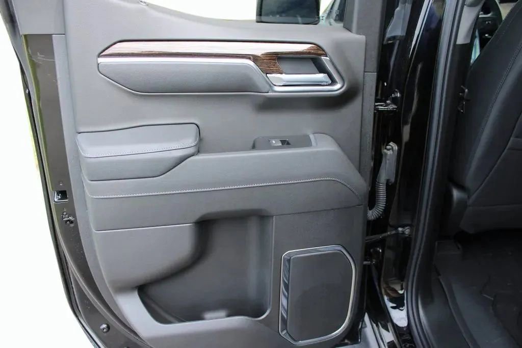 New 2025 GMC Sierra 1500 Elevation image 26