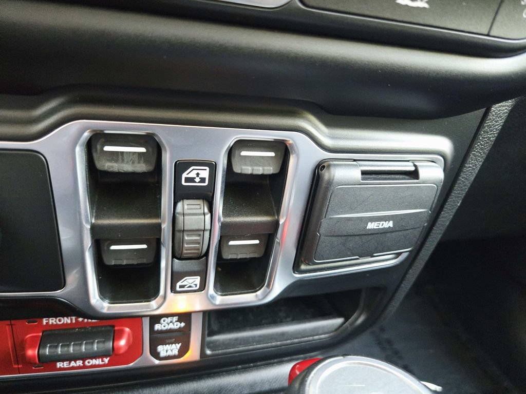Certified 2021 Jeep Gladiator Rubicon AWD/4WD image 33
