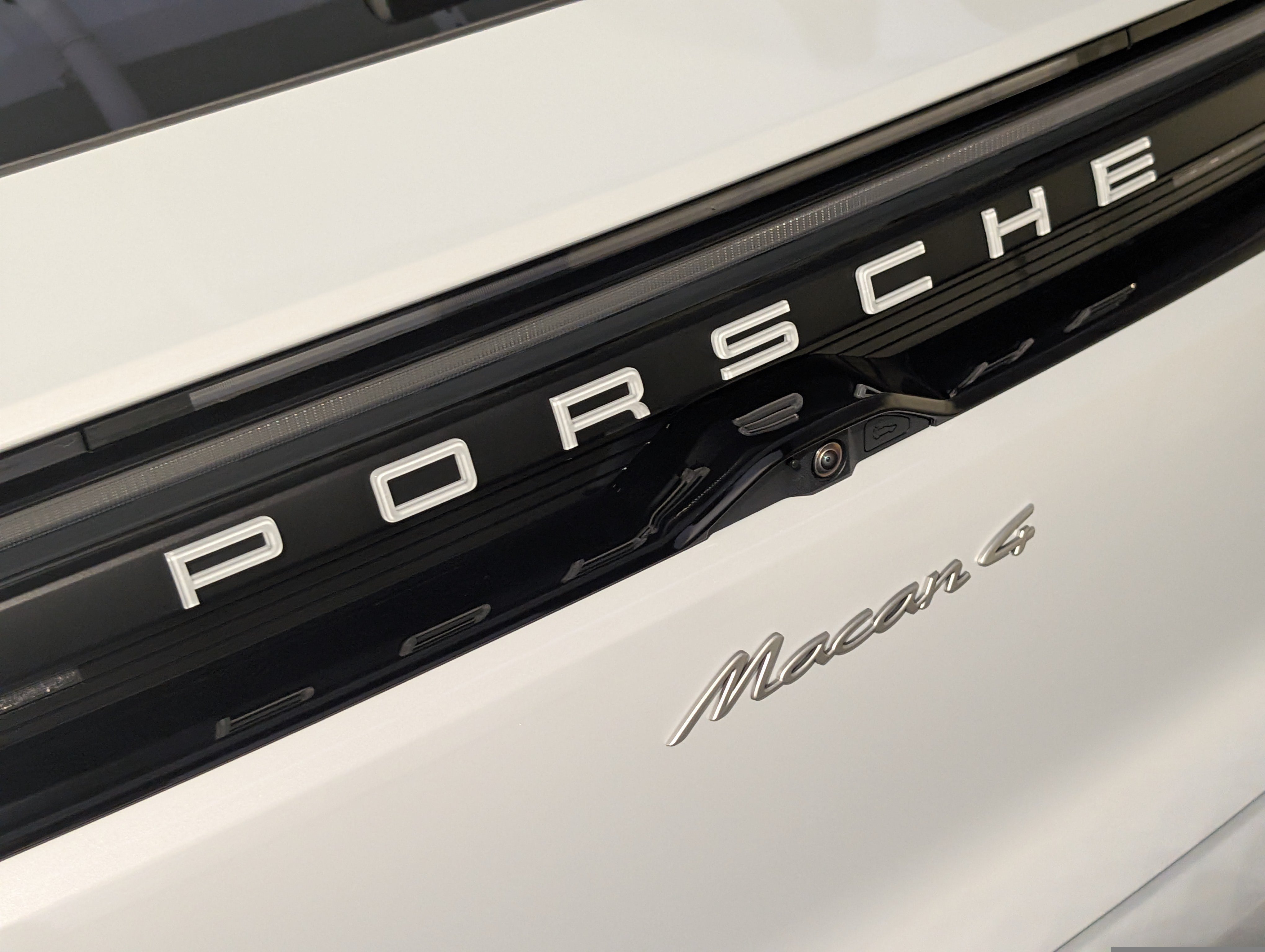 New 2026 Porsche Macan 4 Electric AWD/4WD image 18