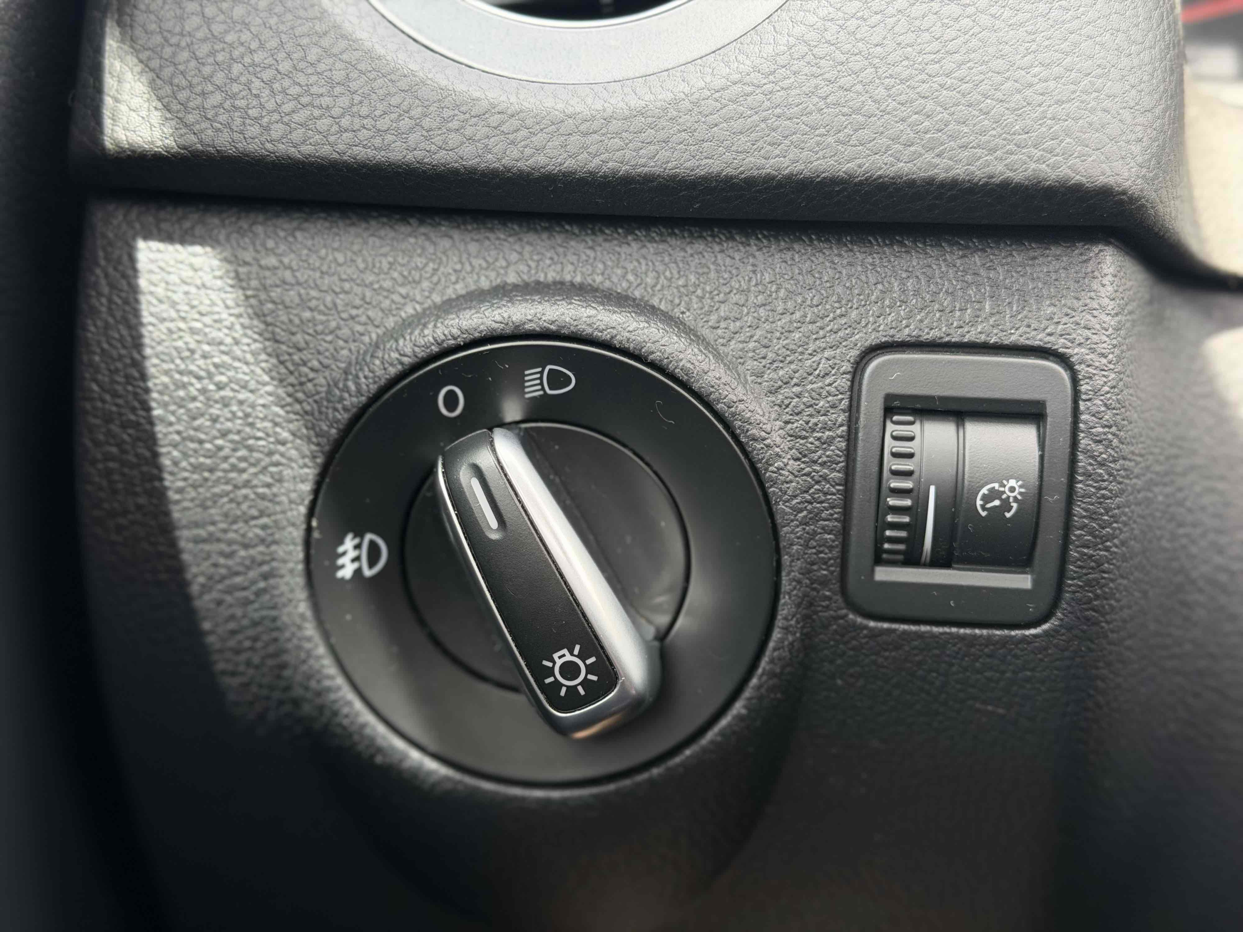 Used 2013 Volkswagen Tiguan SE FWD image 34
