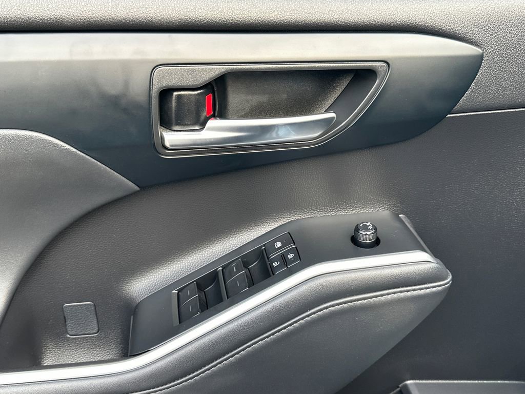 Used 2022 Toyota Highlander XLE image 21