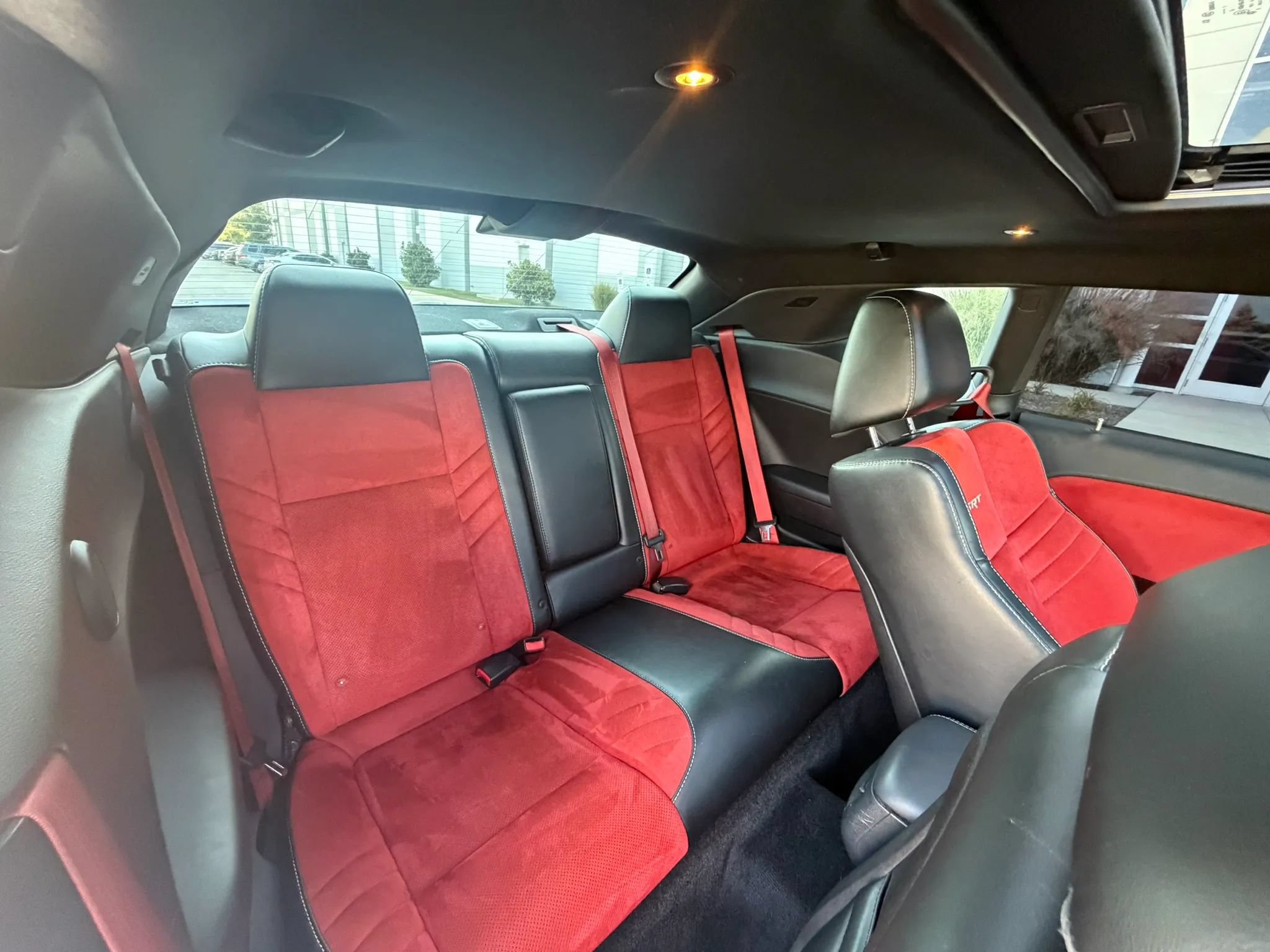 Used 2015 Dodge Challenger SRT RWD image 18