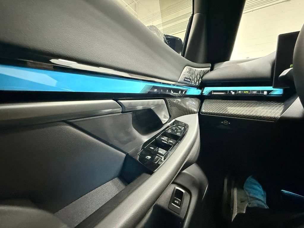 Used 2026 BMW M5 Touring AWD/4WD image 33