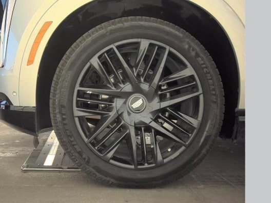 Used 2025 Cadillac Escalade IQ Sport 2 w/ LPO, ONYX Package image 14