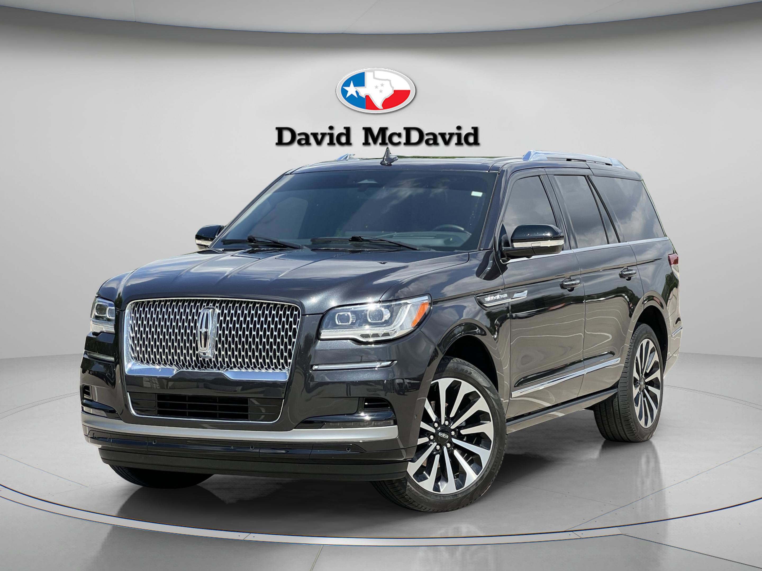 Used 2024 Lincoln Navigator Reserve image 2