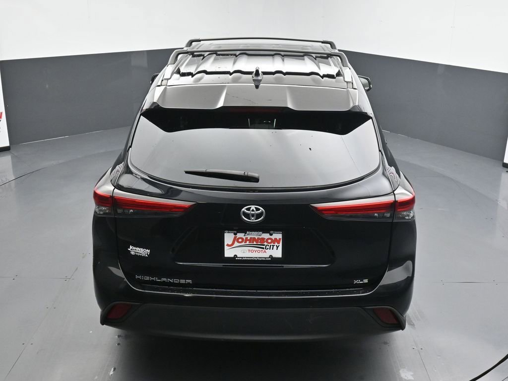 Used 2023 Toyota Highlander XLE FWD image 33