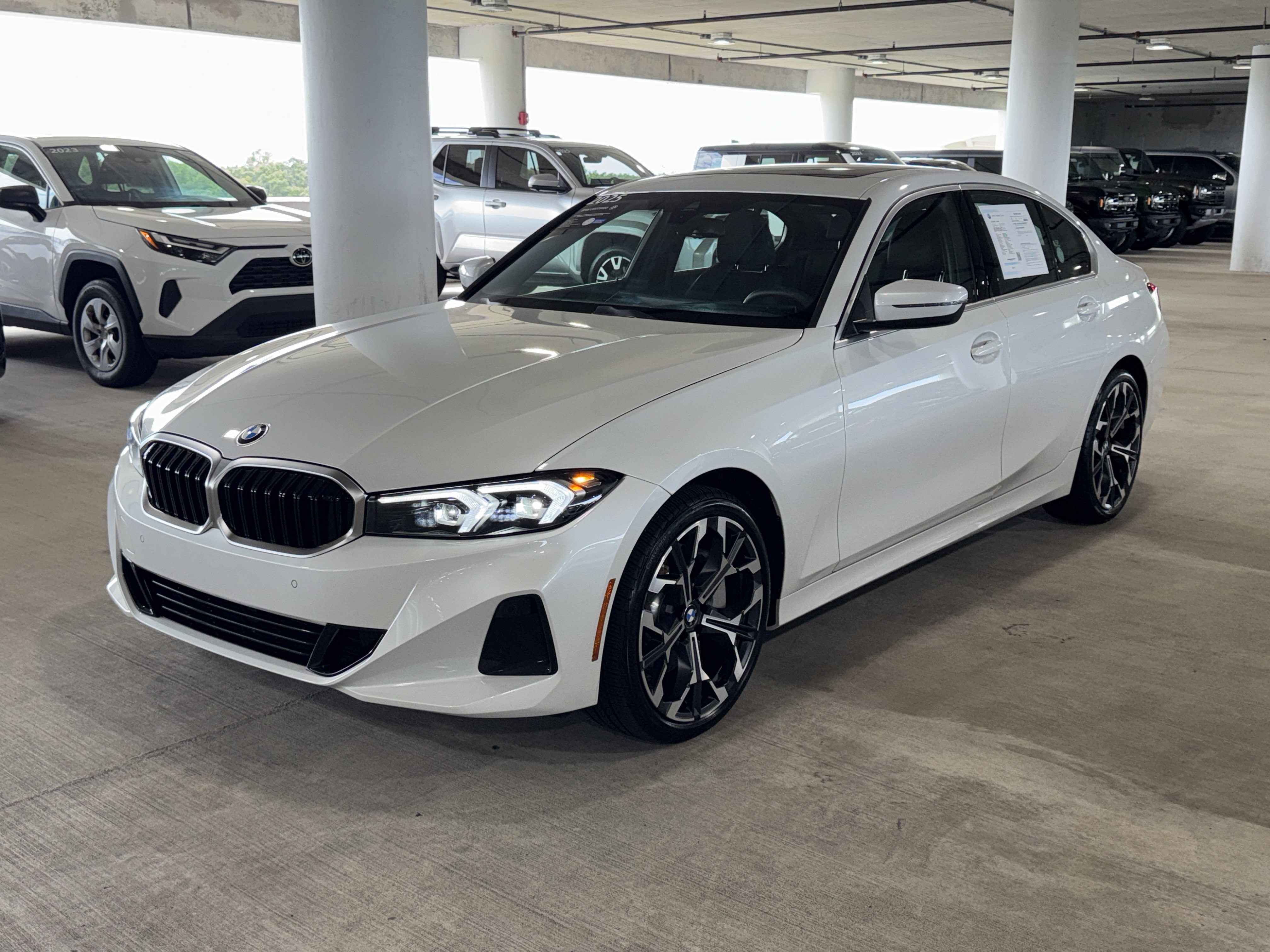 Used 2025 BMW 330i Sedan w/ Convenience Package RWD image 4