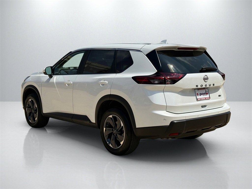Used 2024 Nissan Rogue SV image 7