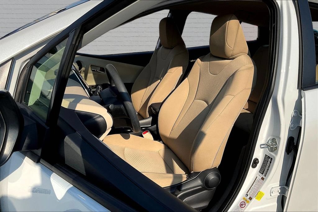 Used 2022 Toyota Prius LE FWD image 10