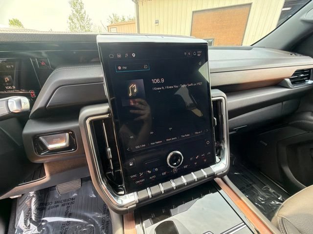 Used 2025 GMC Yukon Denali w/ Sun & Power Step Package AWD/4WD image 24
