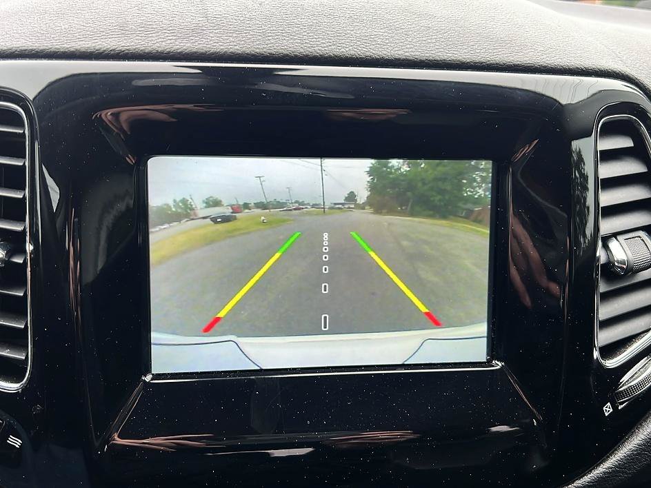 Used 2018 Jeep Compass Latitude w/ Popular Equipment Group FWD image 15