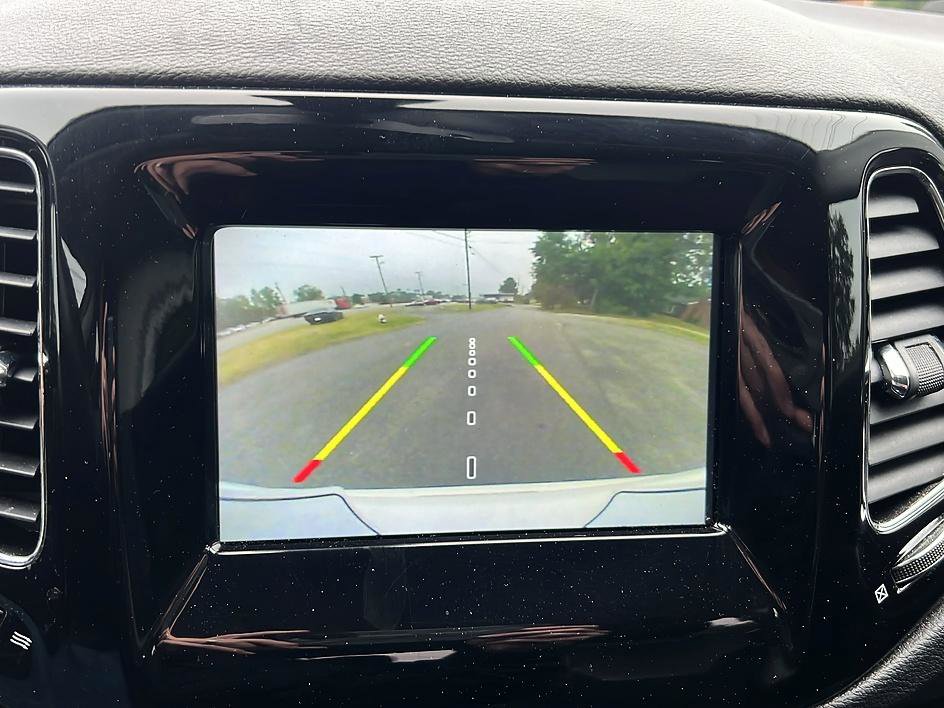 Used 2018 Jeep Compass Latitude w/ Popular Equipment Group FWD image 15