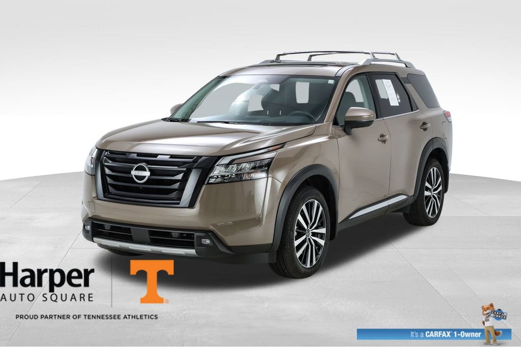 Used 2024 Nissan Pathfinder Platinum image 1