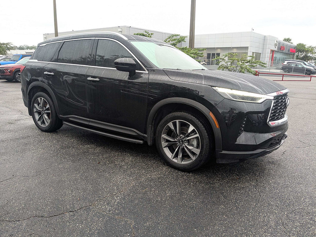 Used 2025 INFINITI QX60 Luxe w/ Cargo Package FWD image 3