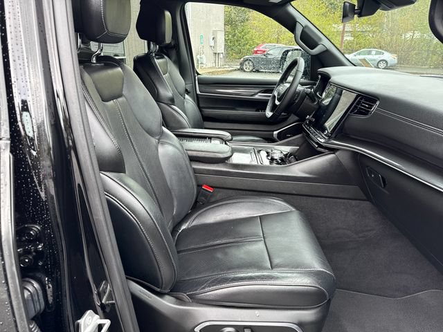 Used 2023 Jeep Wagoneer 4WD image 9