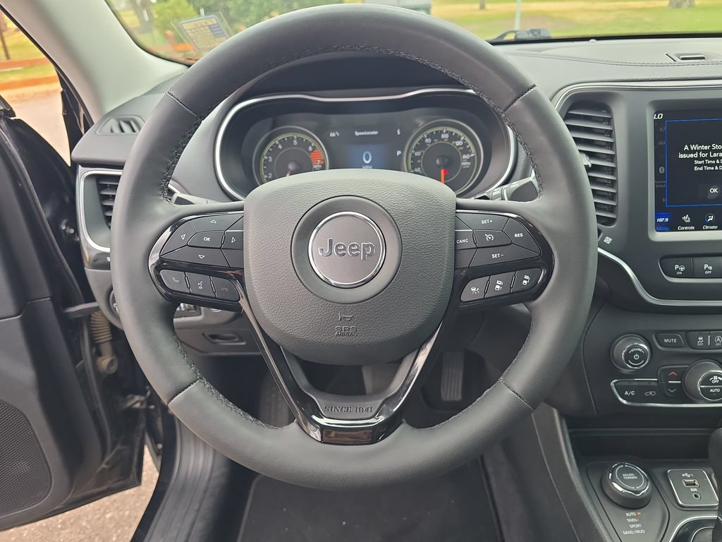 Used 2023 Jeep Cherokee Altitude Lux AWD/4WD image 16