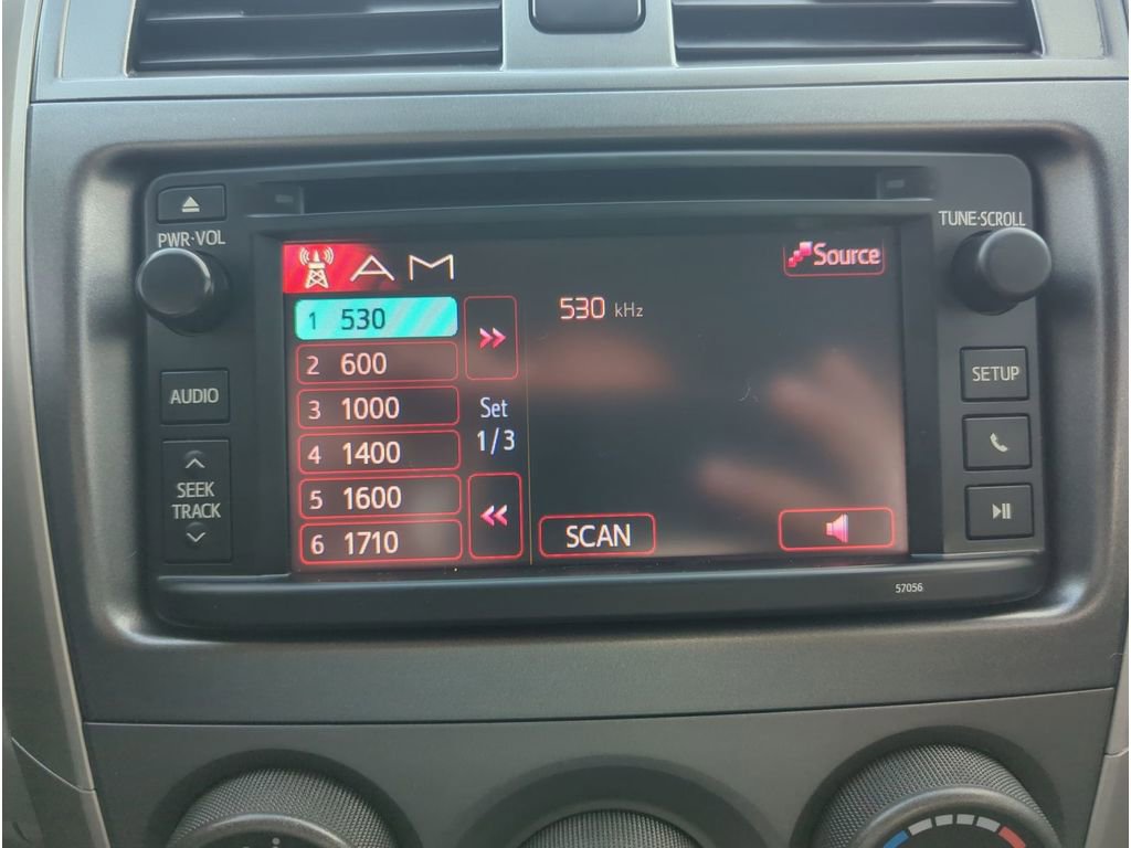 Used 2013 Toyota Corolla LE image 23