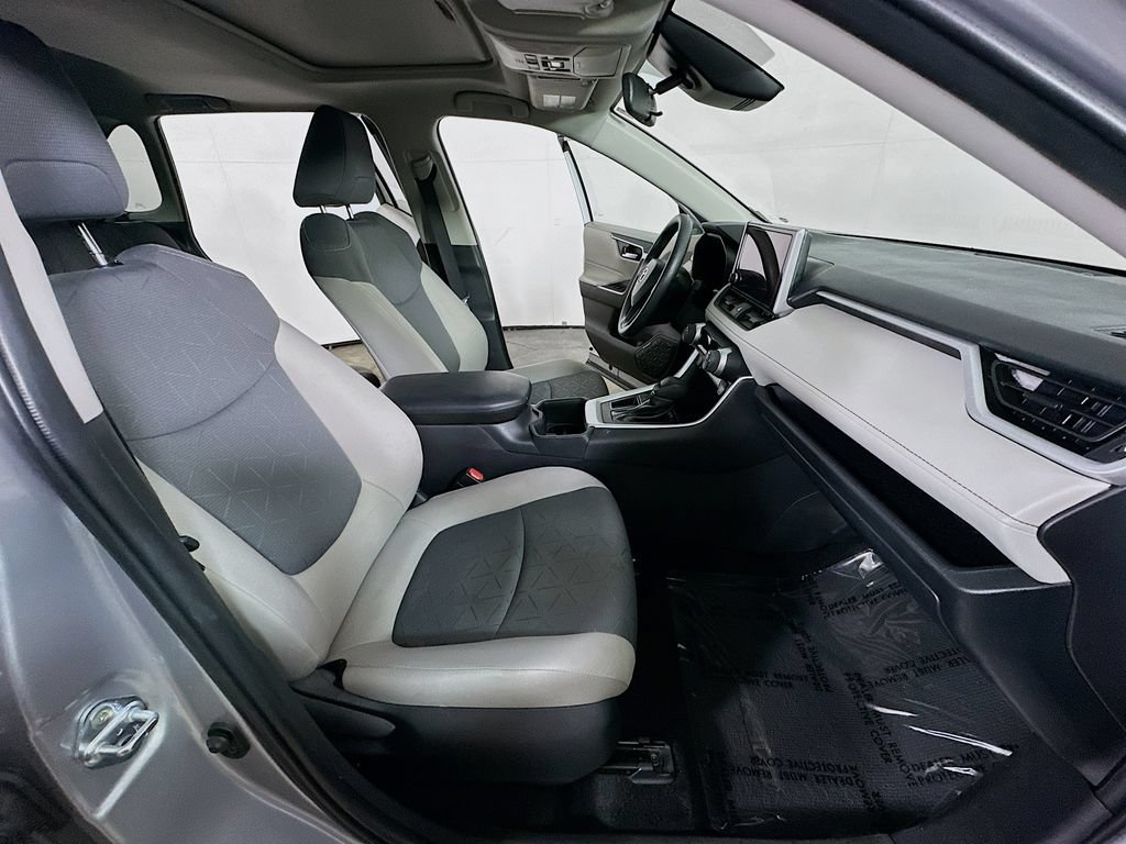 Used 2025 Toyota RAV4 XLE w/ Convenience Package FWD image 11