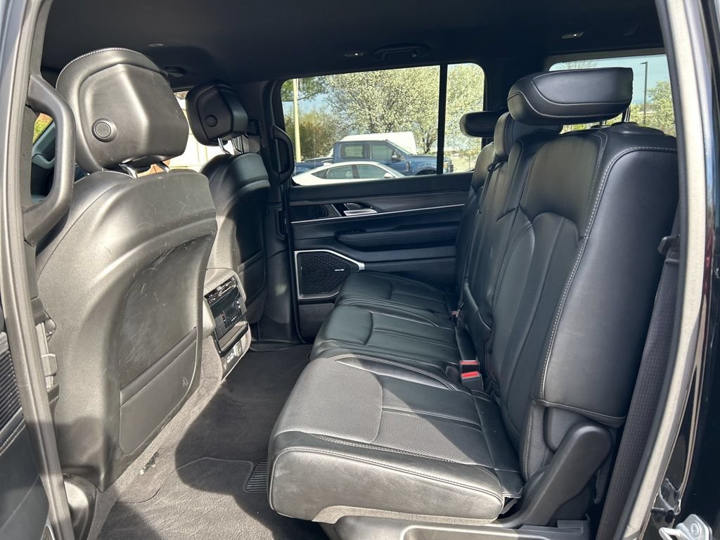 Used 2024 Jeep Wagoneer L Series II w/ Flexible Seating Group AWD/4WD image 24