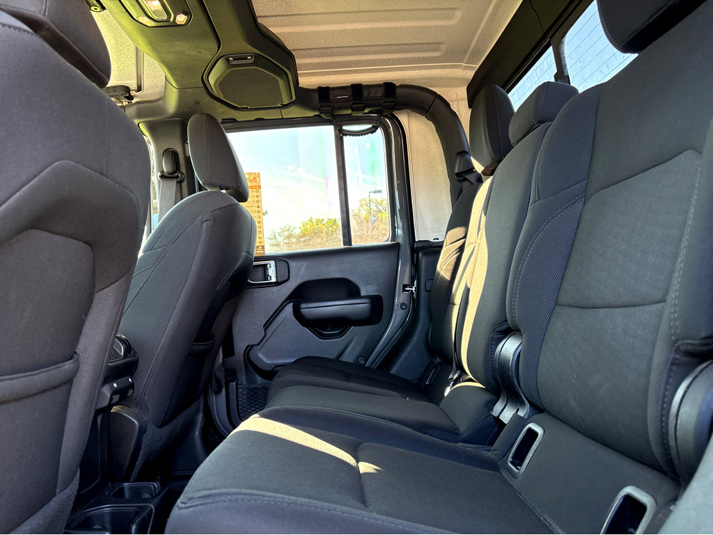 Used 2021 Jeep Gladiator Willys image 19