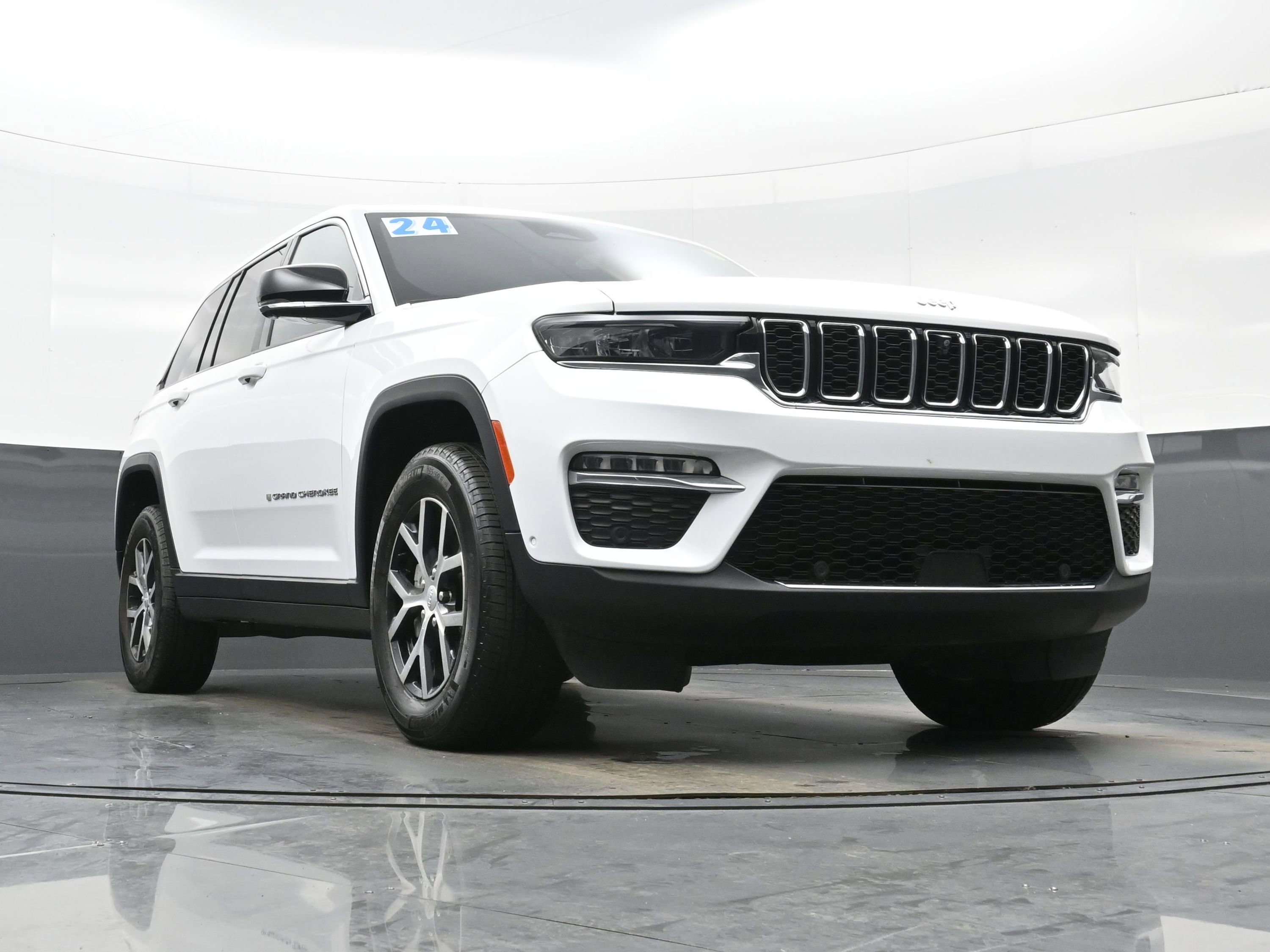 Used 2024 Jeep Grand Cherokee Limited w/ Luxury Tech Group II image 33