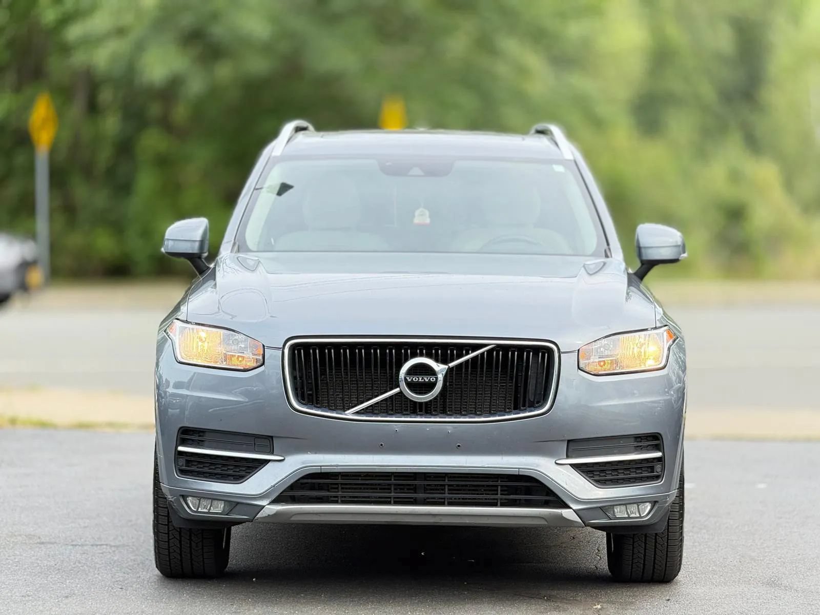 Used 2016 Volvo XC90 T6 Momentum AWD/4WD image 3