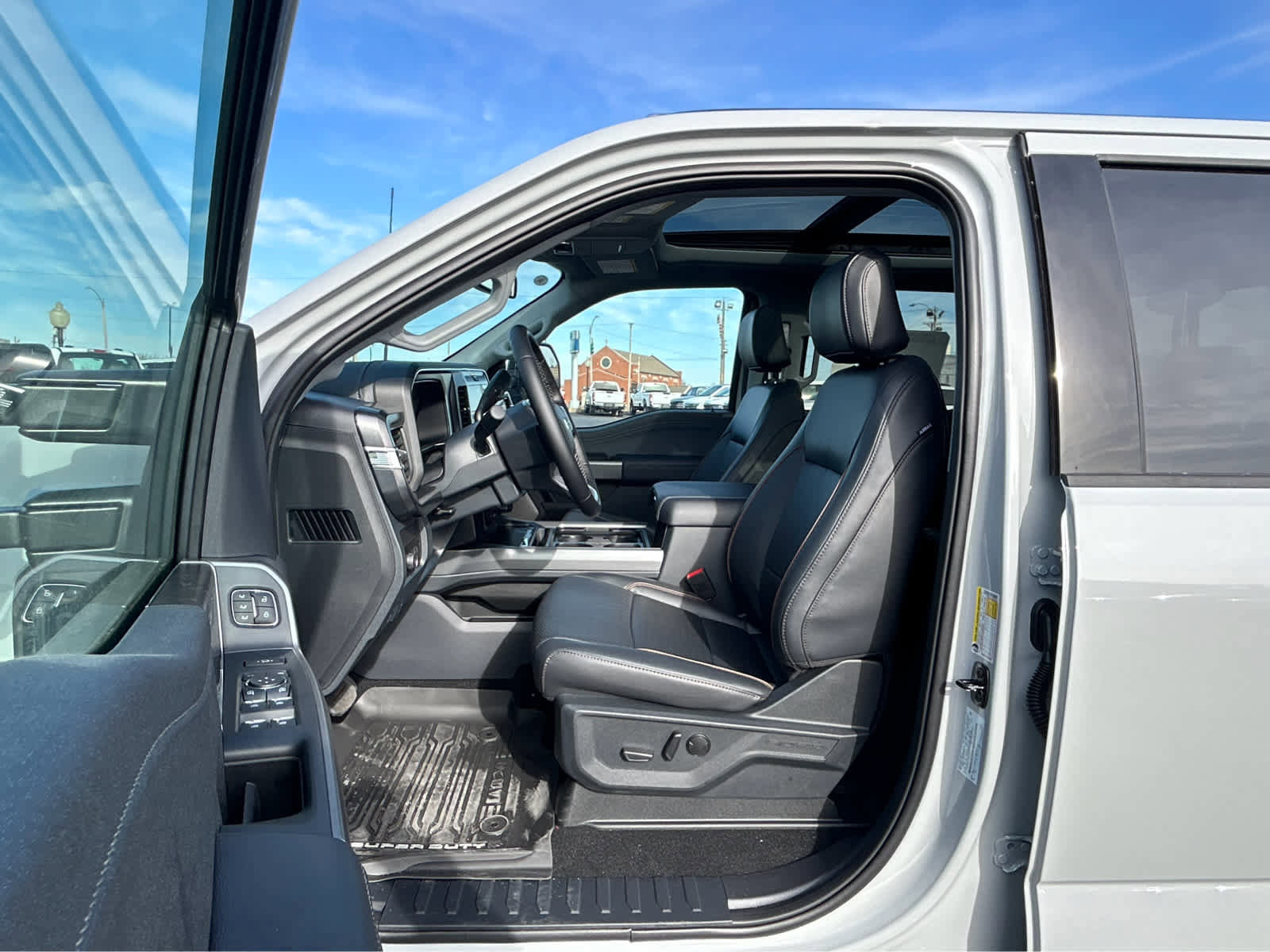 New 2026 Ford F250 Lariat w/ Black Appearance Package image 19