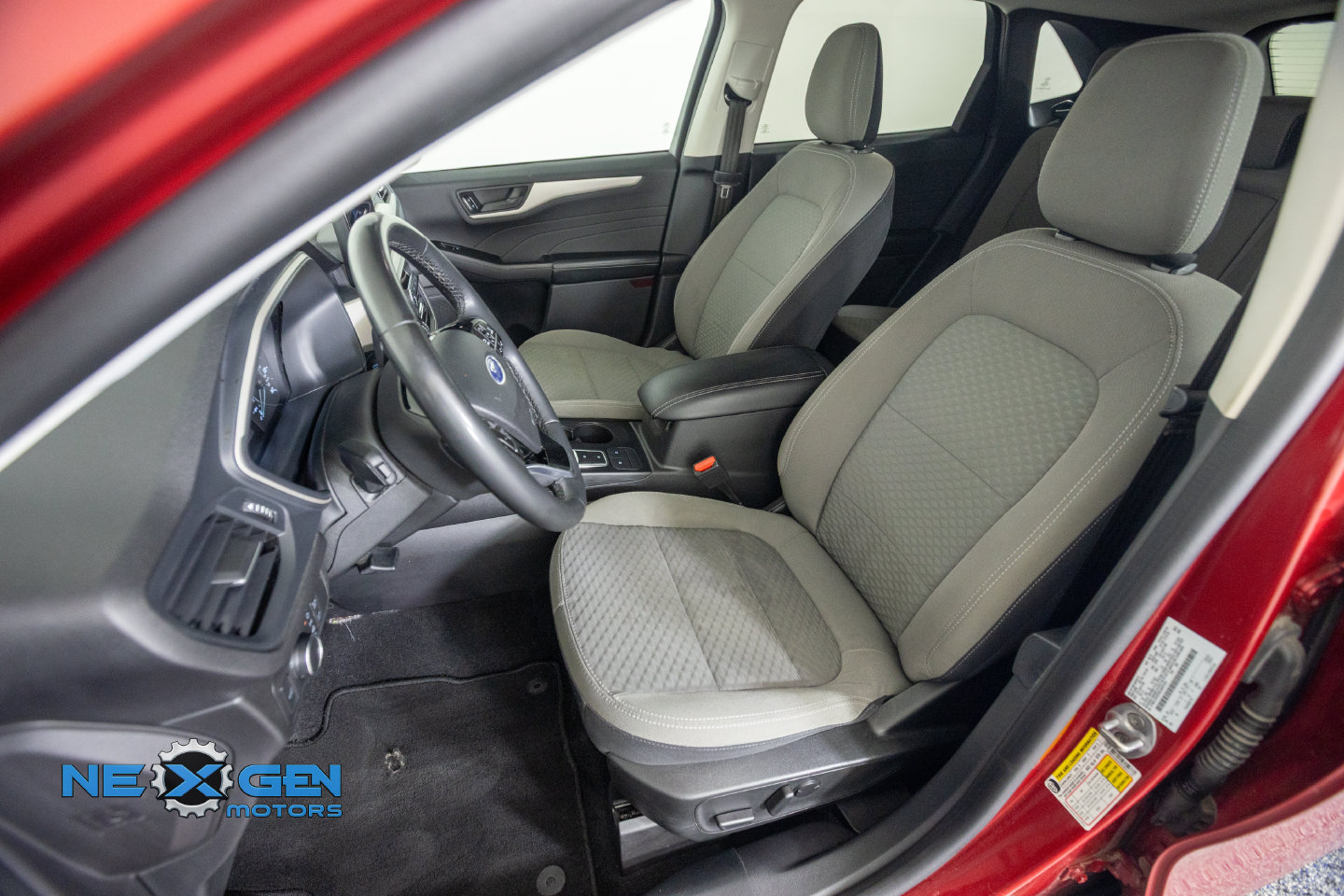 Used 2022 Ford Escape SE w/ SE Sport Appearance Package FWD image 29