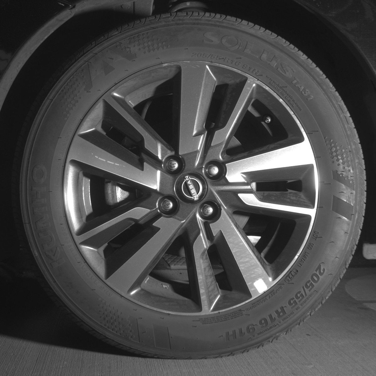 Used 2025 Nissan Versa SV image 12