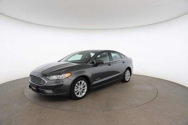 Used 2019 Ford Fusion SE image 2