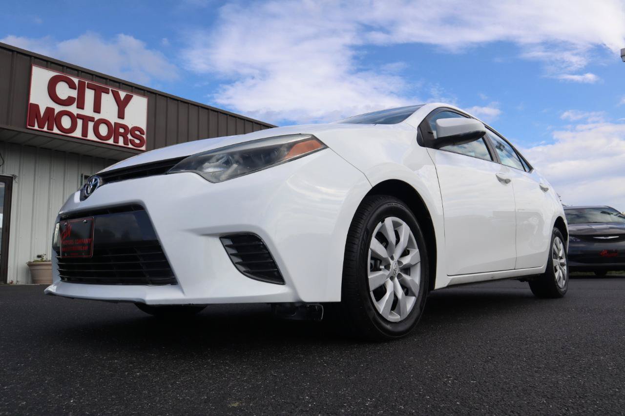 Used 2015 Toyota Corolla LE FWD image 16
