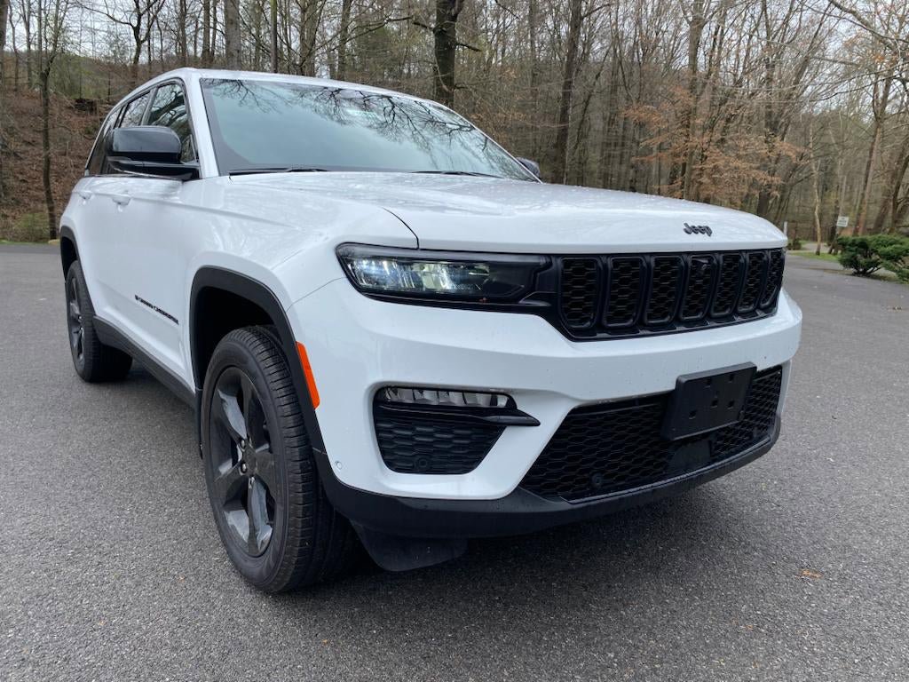 New 2024 Jeep Grand Cherokee Limited w/ Luxury Tech Group II AWD/4WD image 1